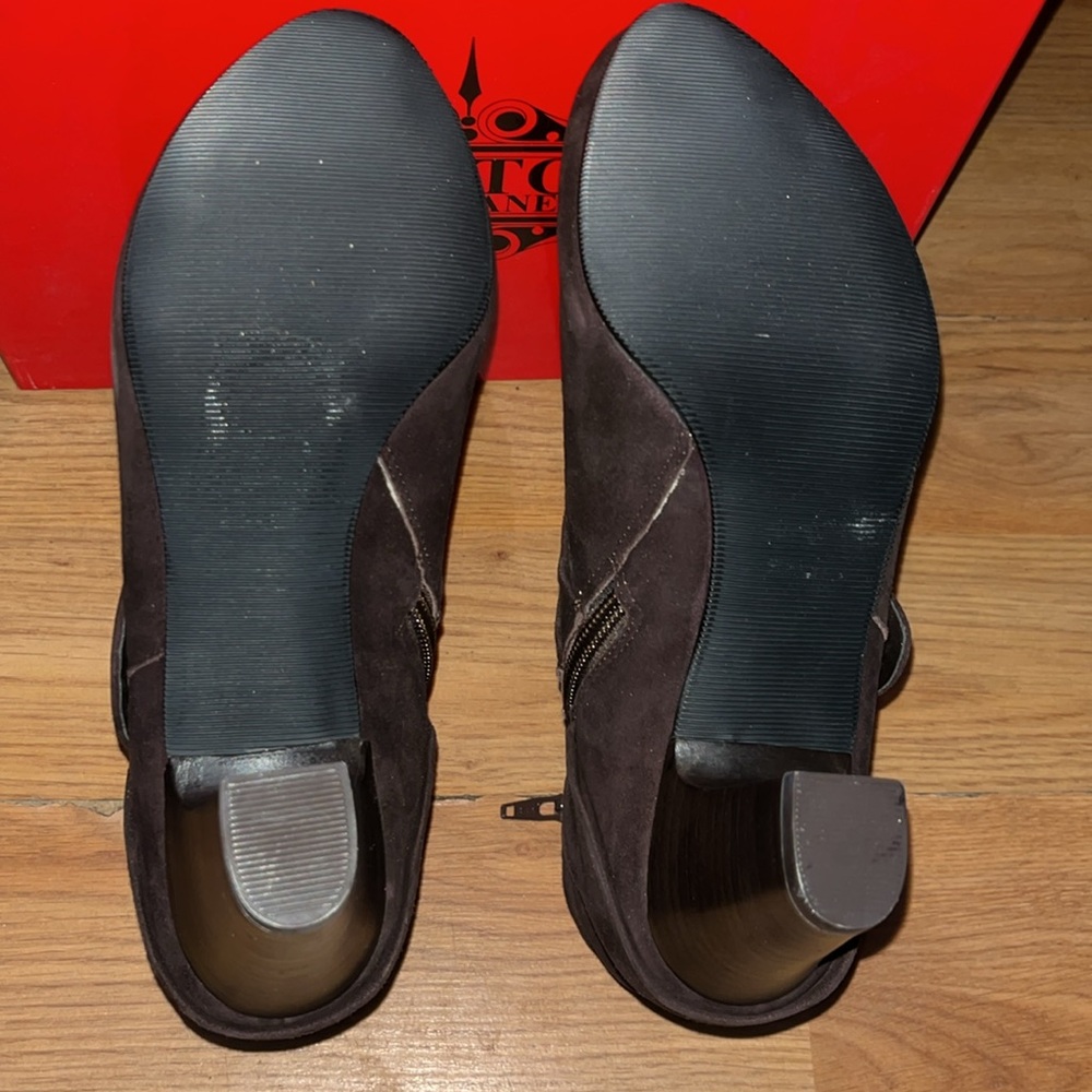 Shoes - Picture 2 of 6